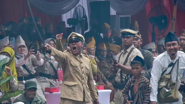Parade Surabaya Juang berlangsung meriah pada Minggu (6/11/2022). (Dian Kurniawan/Liputan6.com)
