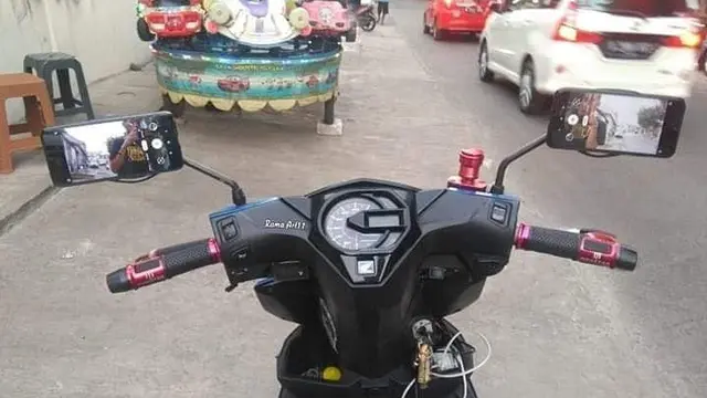 6 Benda Tak Biasa yang Dipasang di Motor, Kelewat Nyeleneh
