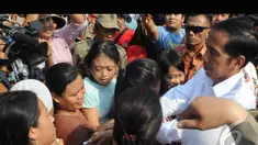 Joko Widodo menyambangi pemukiman kumuh di Waduk Pluit, Penjaringan, Jakarta, Kamis (24/7/2014) (Liputan6.com/Herman Zakharia)