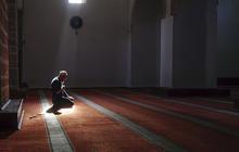Cerita Cowok yang Mau Tinggalin Salat Karena Tak Ada Sarung & Pakai Celana Pendek, 'Jangan Dahului Takdir Allah ya Kawan