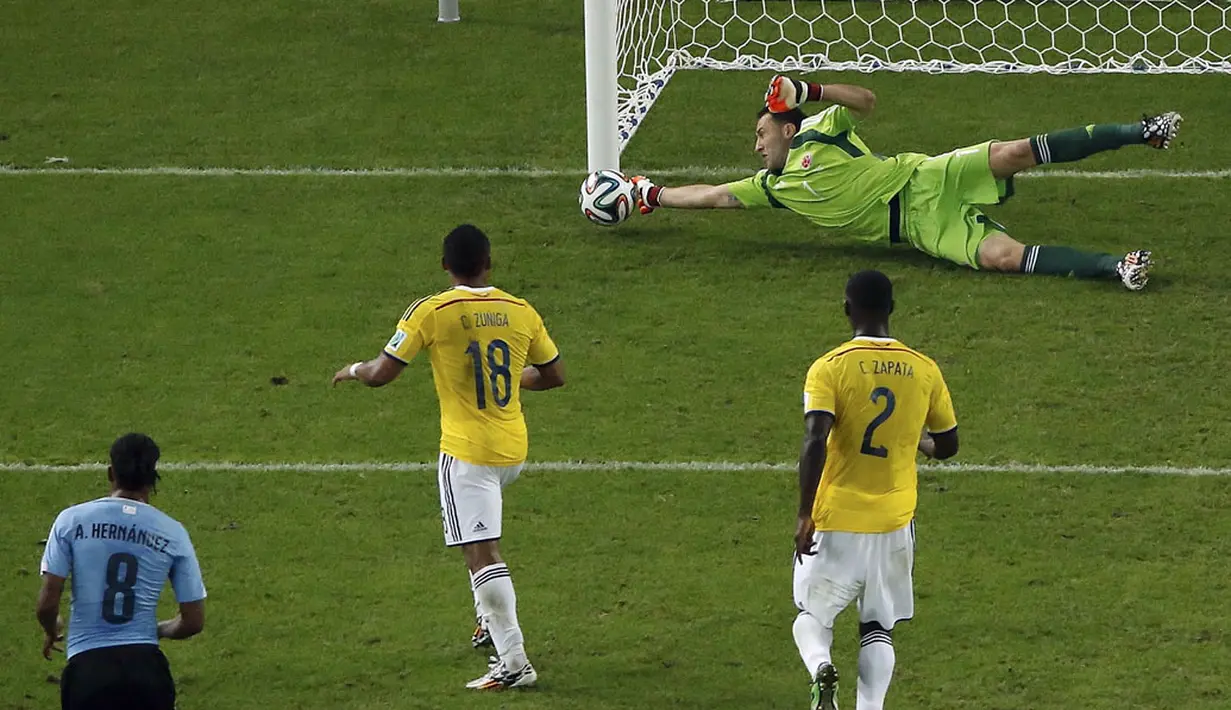 Kecermelangan penjaga gawang Timnas Kolombia, David Ospina, mengantarkan Los Cafeteros melaju ke Perempat Final Piala Dunia 2014. (REUTERS/Fabrizio Bensch)