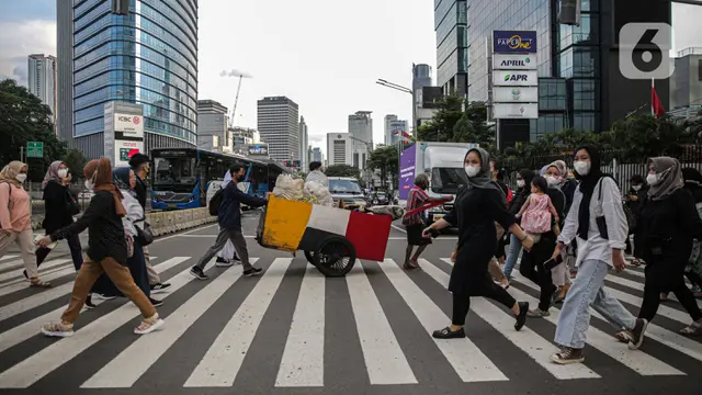 Pecabutan PPKM untuk Genjot Ekonomi 2023
