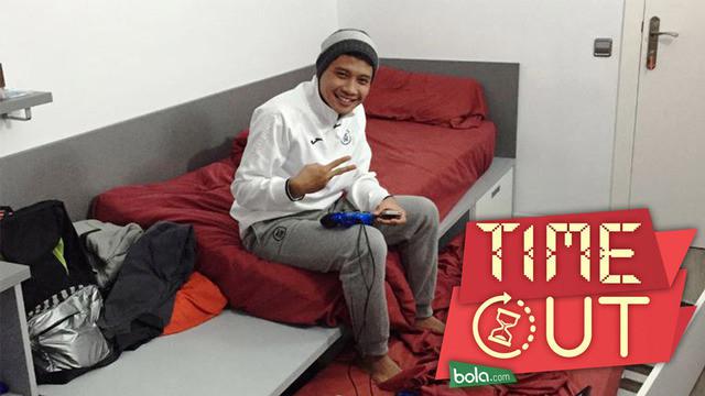 Ada cerita unik di balik sukses bintang muda Indonesia Evan Dimas Darmono saat ini. Percaya atau tidak, ternyata Evan sudah diramal bakal menjadi orang sukses sejak ia keluar dari rahim sang bunda, Ana, karena lahir dengan posisi sujud.