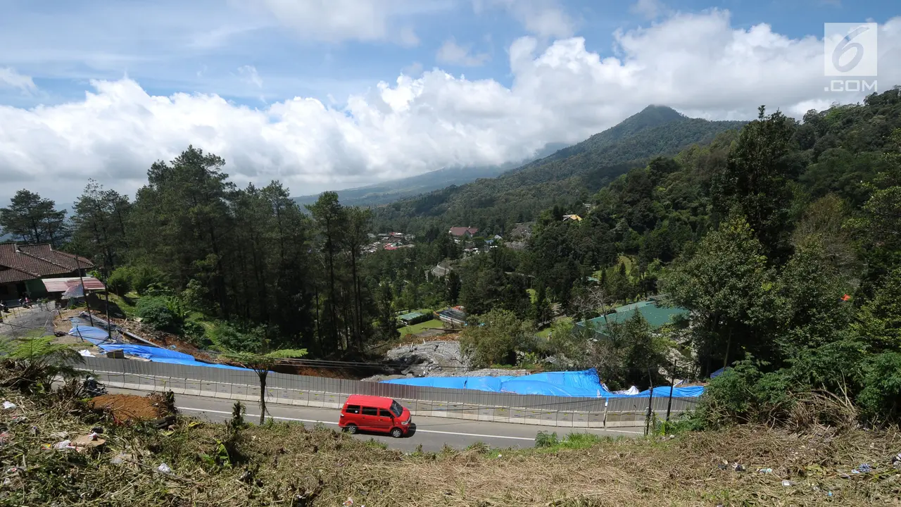 Jalur Longsor Puncak Pass