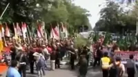 Warga Solo menggelar aksi long march, mengecam terorisme.