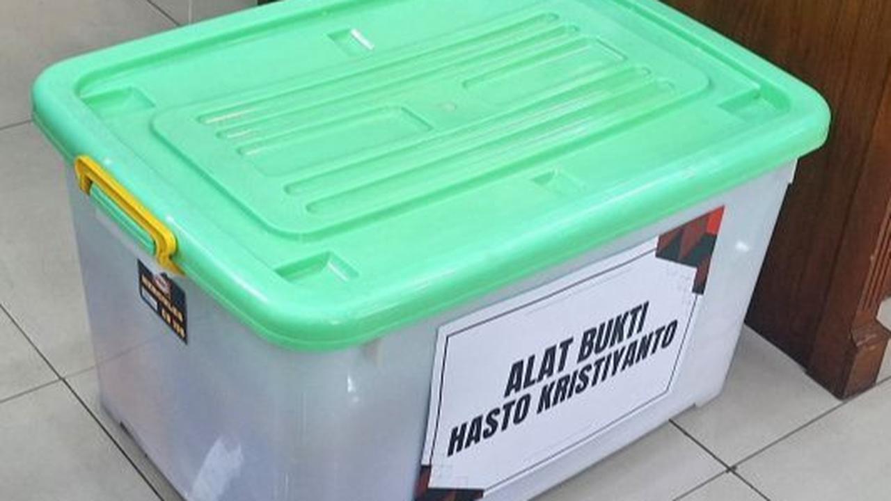 kubu hasto bawa bukti lawa kpk di praperadilan
