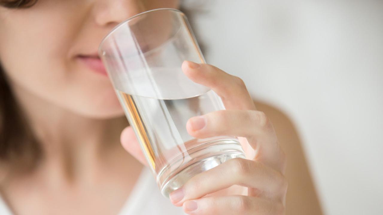 Cara Atasi Masalah Kolesterol dengan Hanya Bermodal Minum Air Putih