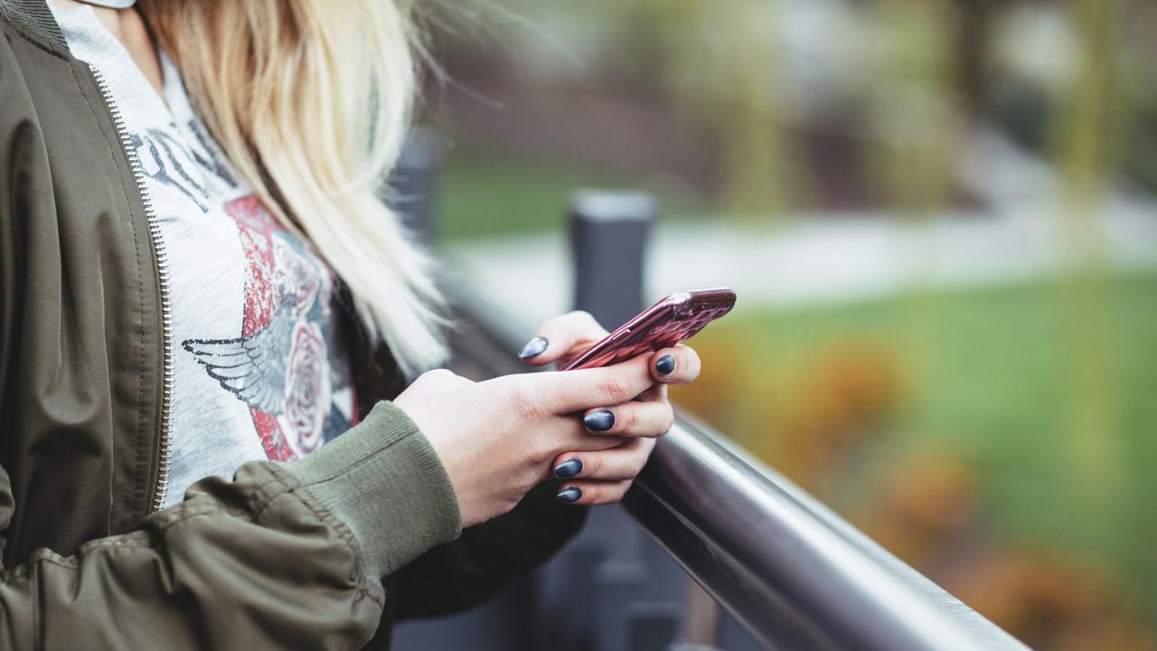 Ilustrasi wanita LDR