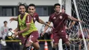 Pemain Persija Jakarta, Rohit Chand, menangkap bola saat latihan di Lapangan ABC, Jakarta, Jumat (30/3/2018). Latihan ini persiapan jelang laga Liga 1 melawan Arema FC. (Bola.com/Vitalis Yogi Trisna)