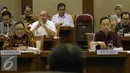 Menteri Koperasi dan UKM AAN Puspayoga bersama Menteri Perdagangan Thomas Lembong saat mengikuti raker dengan Komisi VI DPR, Jakarta, Kamis (4/2). Raker ditundah karena raker dengan Komisi VI DPR, Jakarta, Kamis (4/2). (Liputan6.com/Angga Yuniar)