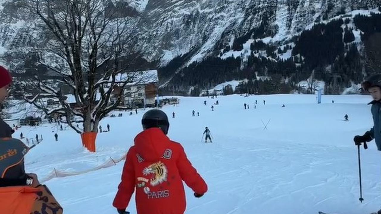 9 Potret Tya Ariestya Liburan ke Swiss, Happy Main Salju, Ski, Paragliding, & Snow Sledding Sekeluarga