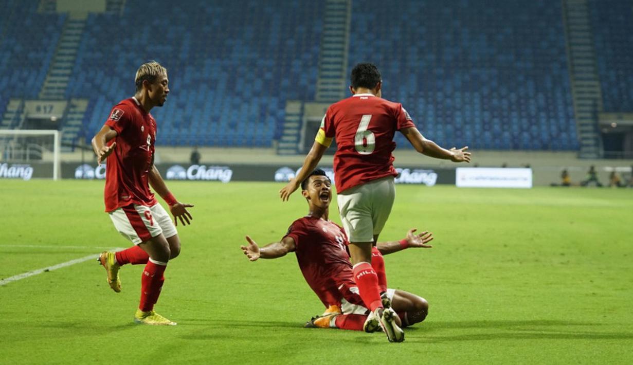 Kebuntuan akhirnya terpecahkan pada menit ke-38 lewat umpan terobosan Syahrian Abimanyu yang meluncur deras dan dituntaskan oleh Kadek Agung. Indonesia menyamakan kedudukan 1-1 atas Thailand. Skor satu sama ini berlangsung hingga turun minum babak pertama. (Foto: Dok. PSSI)