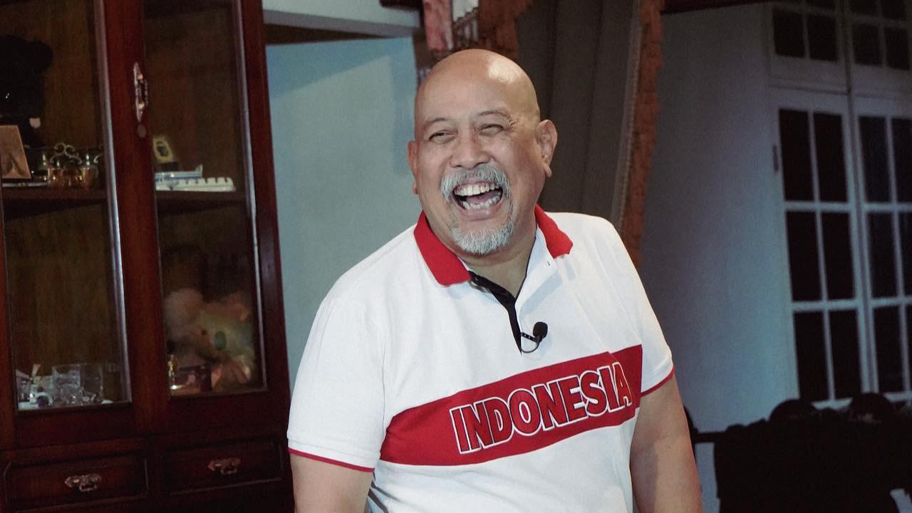 Jarang Tersorot, Potret Rumah Indro Warkop Bernuansa Klasik ala 90-an yang Dipenuhi Koleksi Moge