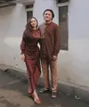 Mahalini ikut merayakan idul fitri bersama sang kekasih, Rizky Febian mengenakan dress satin bernuansa coklat. [Foto: IG/rizkyfebian].