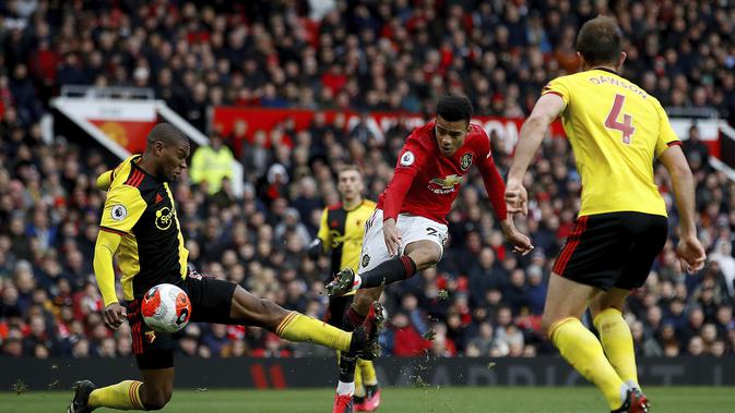 Striker Manchester United (MU) Mason Greenwood mencetak gol melawan Watford pada pekan ke-27 Liga Inggris di Old Trafford, Minggu (23/2/2020). MU menang 3-0. (Martin Rickett / PA via AP)