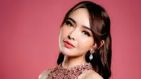 Amanda Manopo Bikin Heboh dengan Foto Berbikini di Pantai