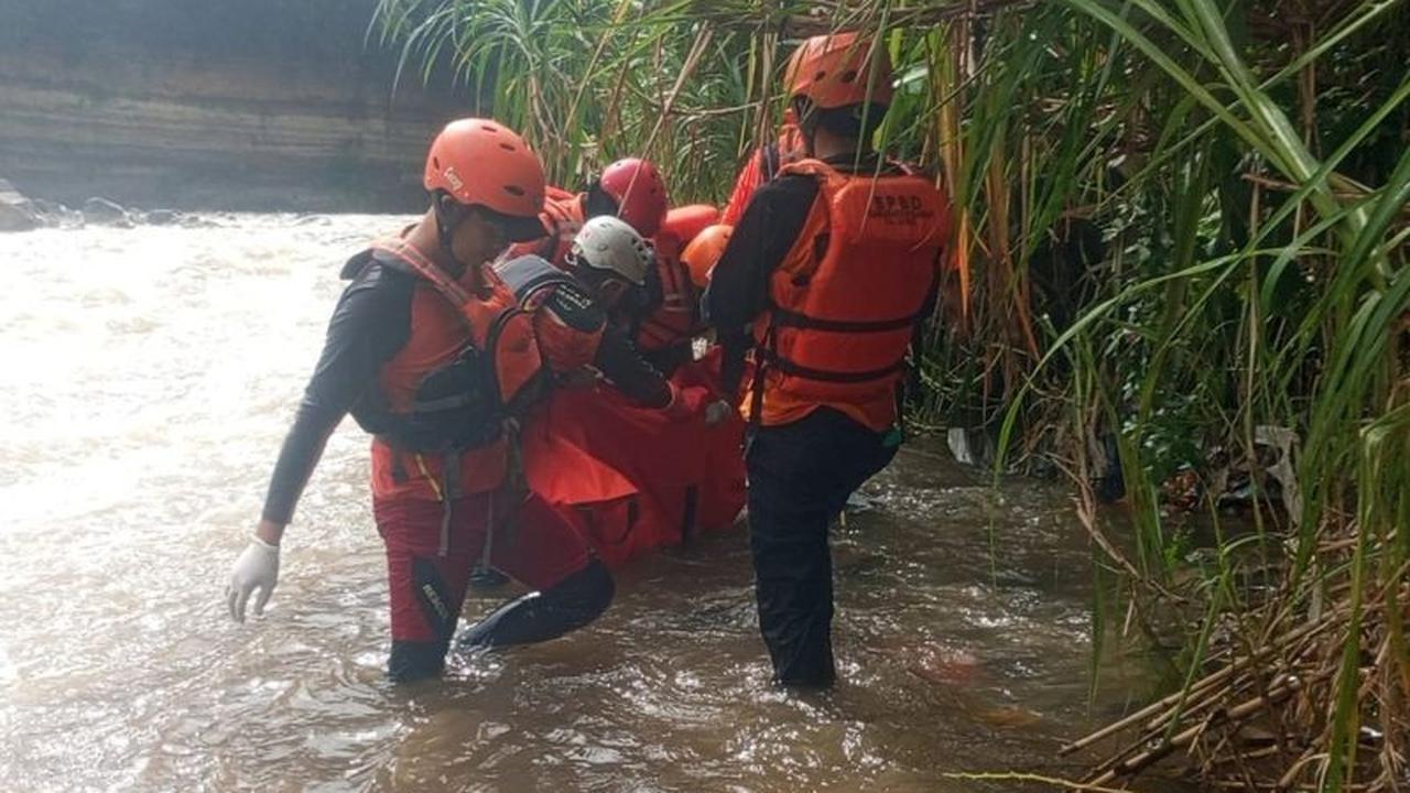 Tim SAR Temukan Bocah Hanyut di Sungai Cimanuk Garut Tewas Setelah Sehari Hilang