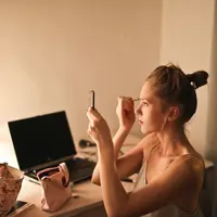 ilustrasi urutan makeup yang benar/Adrienn/pexels