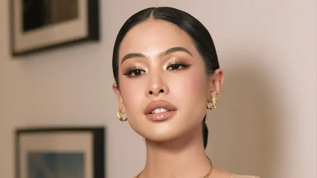 Pesona Maudy Ayunda dengan Gold Glam Makeup Look di FFI 2025, Elegan dan Timeless