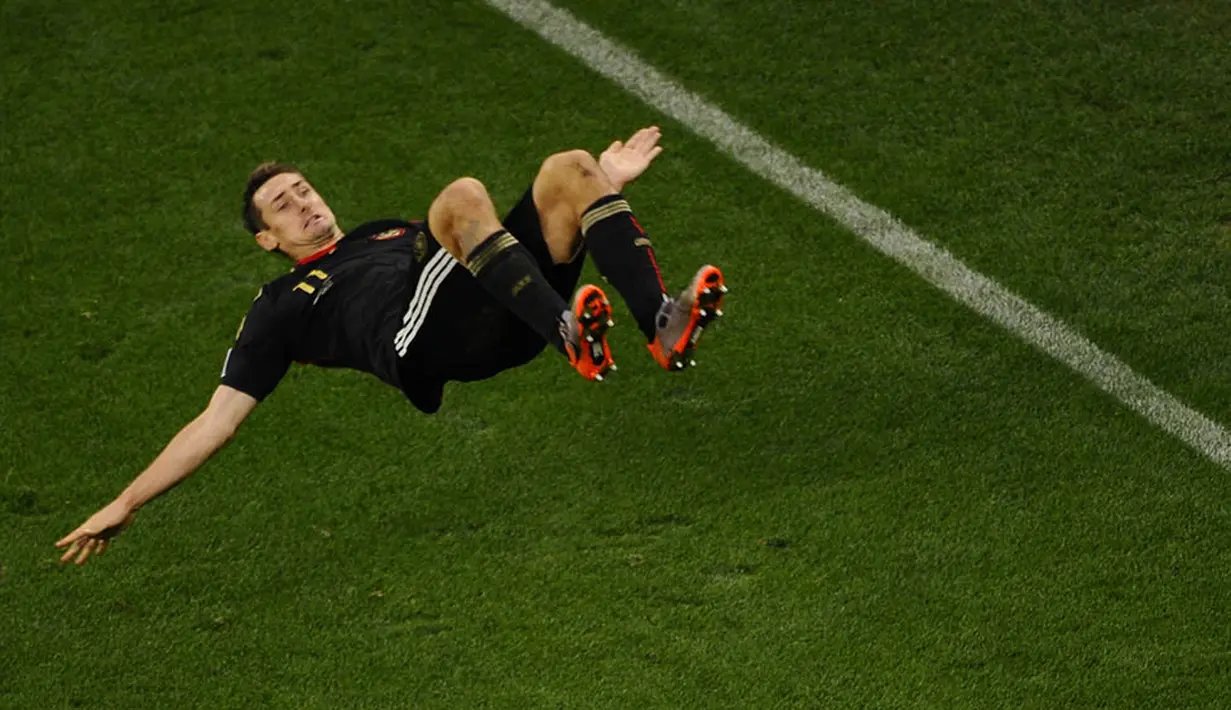 8. Miroslav Klose (Jerman) - Nalurinya mencetak gol sangat luar biasa, tercatat dirinya mampu jadi top skor sepanjang masa dari Jerman. Perna mengantar Der Panser juara dunia namun belum pernah jadi juara Eropa. (AFP/Pierre-Philippe Marcou) 