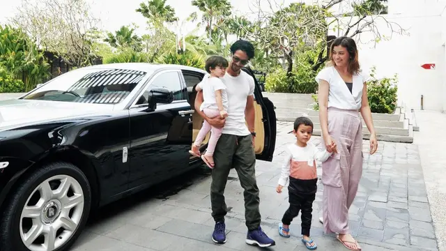 Edward Akbar dan Kimberly Ryder