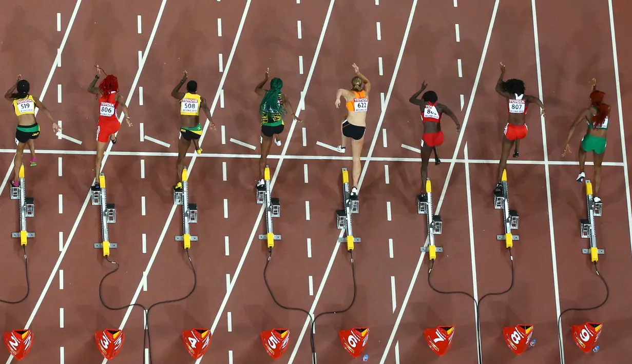  Sejumlah Atlet lari putri bersaing di 100 meter selama IAAF World Championships di Stadion Nasional di Beijing, Cina (26/8/2015). (REUTERS/Pawel Kopczynski)