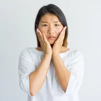 Kenali lebih jauh tentang Sebaceous Filament yang sering kali dianggap sebagai komedo. (foto: katemangostar/freepik)