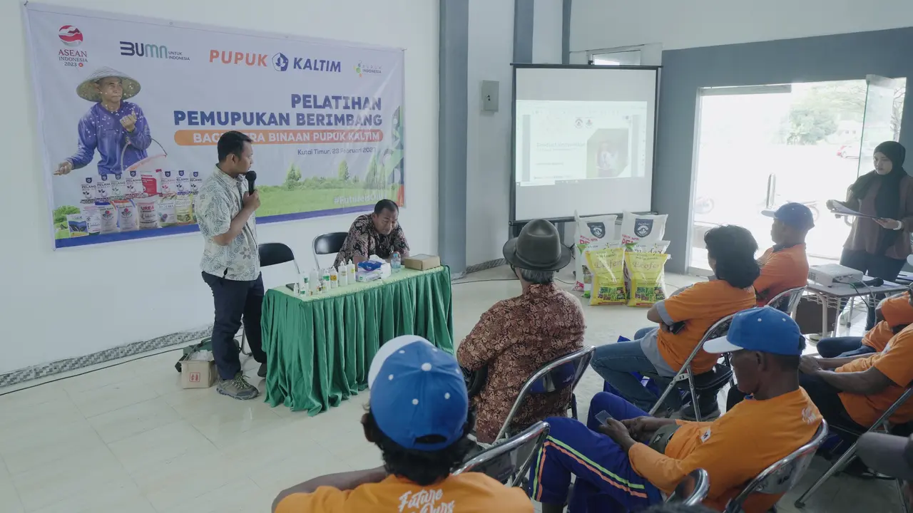 Pupuk Kaltim bekali para petani binaan dari kelompok Sumber Pangan di Desa Teluk Pandan, Kecamatan Teluk Pandan Kutai Timur.