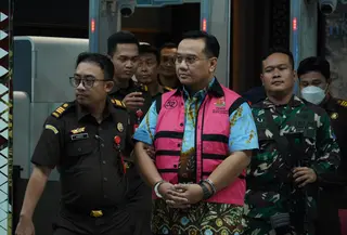 Penetapan Yeka sebagai tersangka dilakukan usai menjalani pemeriksaan di Kejagung. (Foto: Dokumentasi Kejagung)