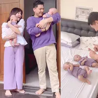 Punya anak langsung dua sekaligus, Masayu Clara sempat menangis saat keluar dari rumah sakit. Sekedar informasi, Masayu dan Qausar Harta Yunada pada bulan Agustus tahun ini dikaruniai anak kembar, Lam Agartha Poeteu Harta Yudana dan Vee Agartha Poeteu Harta Yudana. [Instagram/masayuclara]