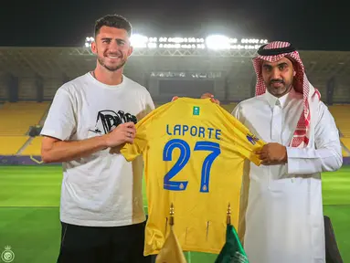 Klub Arab Saudi, Al Nassr, berhasil mendatangkan bek baru, yaitu Aymeric Laporte dari Manchester City. (FOTO: twitter.com/AlNassrFC_EN)