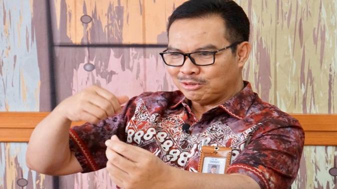 Kepala BKKBN Hasto Wardoyo menerangkan, penyuluh KB ikut mempromosikan pencegahan Corona COVID-19 saat live di Kantor BKKBN, Jakarta, Jumat (27/3/2020). (Dok Badan Kependudukan dan Keluarga Berencana Nasional/BKKBN)