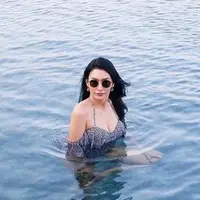 Tyas Mirasih di kolam renang (Instagram/tyasmirasih)