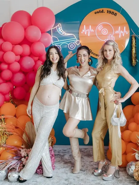 Terlihat ada Jennifer Bachdim yang turut hadir di acara tersebut [instagram/inijedar]