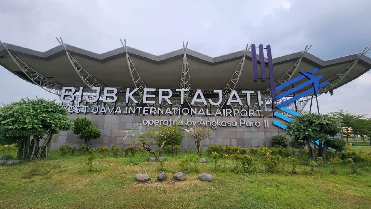 Presiden menegaskan bahwa harapan akhir dari masuknya investor asing mengelola BIJB Kertajati bakal memicu peningkatan lalu lintas penerbangan di bandara tersebut.