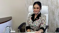 Krisdayanti mulai bekerja di Gedung DPR. (Instagram @krisdayantilemos)