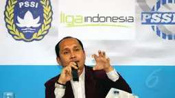 Pengurus PSSI bidang organisasi, Hadiyandra memberikan paparan saat diskusi "Sudah Kerja Apa Saja PSSI?" yang dihelat di Stadion GBK, Jakarta (15/12/2014). (Liputan6.com/Helmi Fithriansyah)