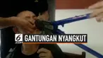 Seorang bocah Tiongkok harus bergegas ke kantor pemadam kebakaran Qingyang disertai oleh anggota keluarga, untuk meminta bantuan setelah sebuah gantungan kunci tersangkut di dalam lubang hidungnya.