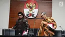 Wakil Ketua KPK, Basaria Panjaitan (kiri) bersama Alexander Marwata bersiap memberi keterangan di Gedung KPK, Jakarta, Kamis (14/9). Keterangan terkait operasi tangkap tangan Bupati Batubara, OK Arya Zulkarnain. (Liputan6.com/Helmi Fithriansyah)