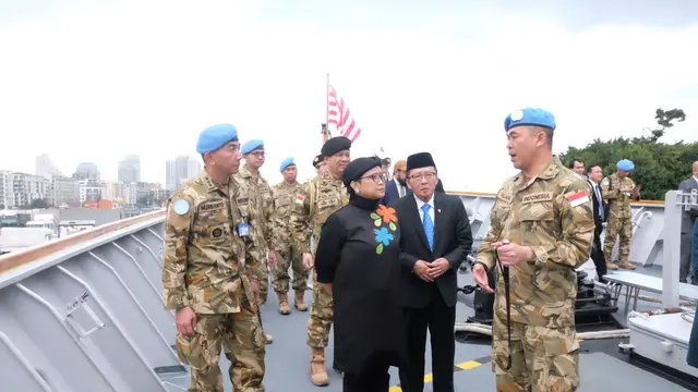 Menteri Luar Negeri RI Retno Marsudi di atas KRI Usman Harun di Port Beirut, Lebanon (25/2/2018). KRI Usman Harun beserta personel ALRI di sana merupakan bagian gugus tugas Maritime Task Force UNIFIL -- Pasukan Perdamaian PBB untuk Lebanon (Kemlu RI)
