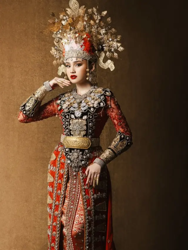 Syifa Hadju Tampil dengan Adat Gorontalo saat Prewedding serba merah. [@syifahadju]