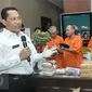 Kepala BNN Budi Waseso menjelaskan modus baru penyelundupan narkoba jenis sabu saat rilis kasus narkoba di Gedung BNN, Jakarta, Selasa (20/9). BNN berhasil menggagalkan penyelundupan sabu dengan modus menyimpan di dalam pisang. (Liputan6.com/Yoppy Renato)