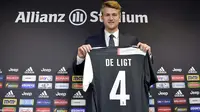 Matthijs de Ligt resmi gabung Juventus dengan mengenakan nomor punggung 4. (Bola.com/Dok. Juventus)