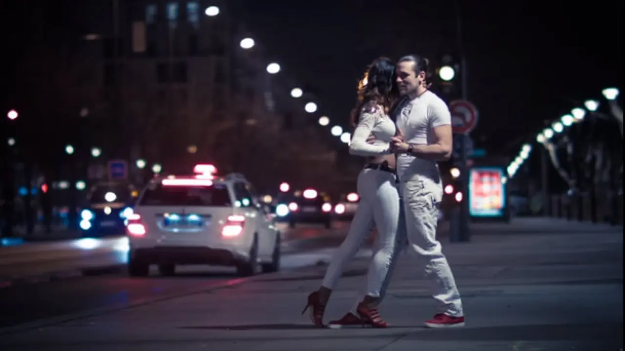 Pasangan berdansa sensual