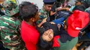 Ribuan penonton menyaksikan kecelakaan itu di Diyatalawa, sebuah kota di wilayah perbukitan pusat perkebunan teh, sekitar 180 kilometer di timur ibu kota Kolombo. (AFP)