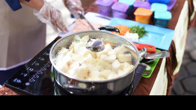 PT PLN (Persero) membatalkan program pengalihan kompor LPG 3 kg ke kompor listrik.