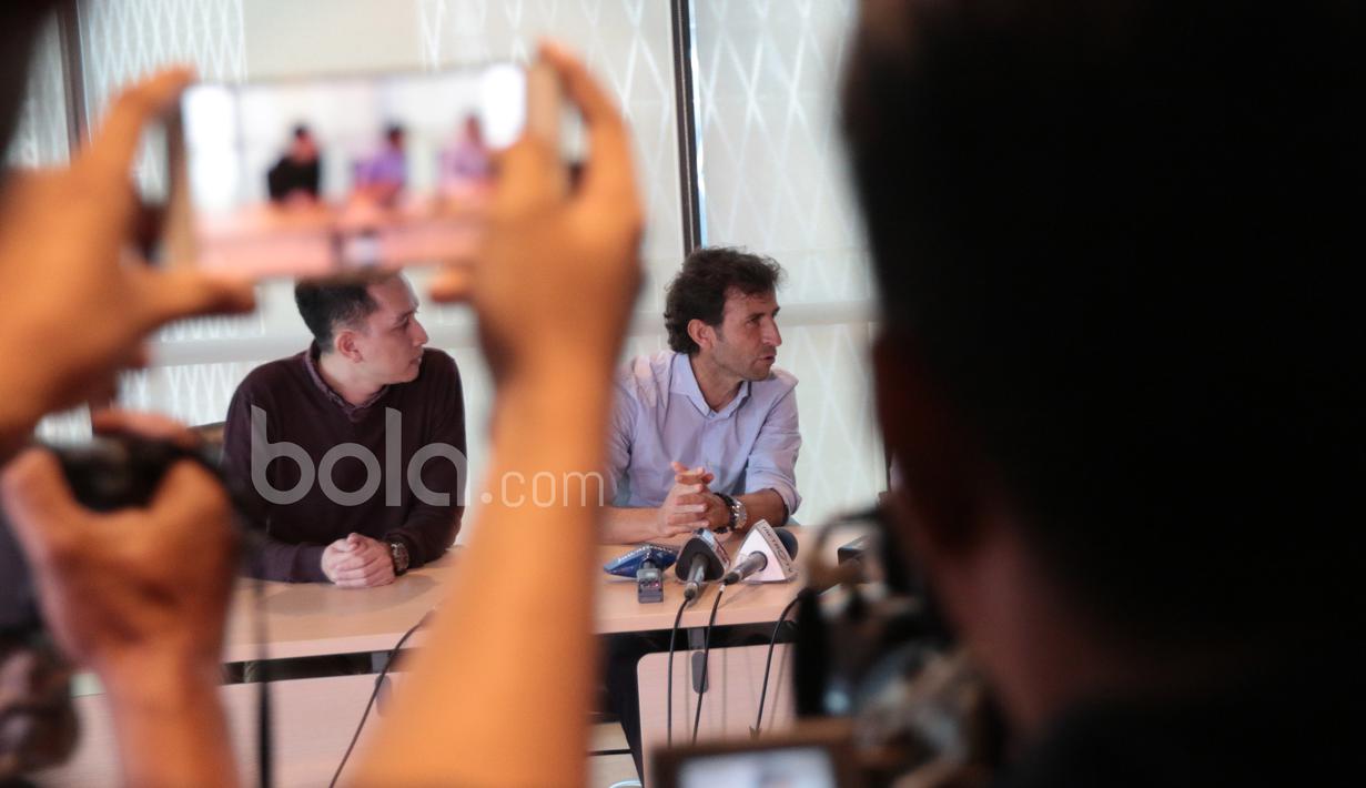 Karir kepelatihan Luis Milla Aspas dimulai dari klub Pucol pada tahun 2006 hingga 2007 sebelum hijrah ke Getafe sebagai asisten pelatih mendampingi  Michael Laudrup. (Bola.com/Nicklas Hanoatubun)