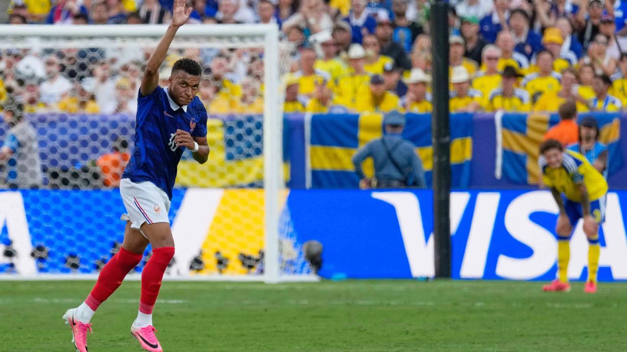 FOTO: Mbappe Bersinar Saat Prancis Libas Swedia