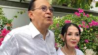 Roy Marten dan Anna Maria di kawasan Jatiwaringin pada Jumat (28/3/2025). (Via M. Altaf Jauhar)