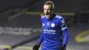 Striker Leicester City, Jamie Vardy, melakukan selebrasi usai mencetak gol ke gawang Leeds United pada laga Liga Inggris di Stadion Elland Road, Senin (2/11/2020). Leicester City menang dengan skor 4-1. (Michael Regan/Pool via AP)
